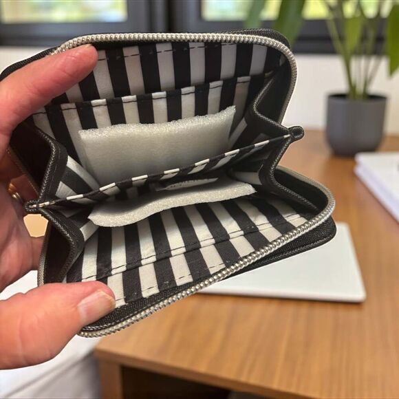 Marc Tetro Boston Terrier Wallet Wristlet NIB - Picture 4 of 4